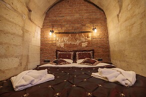 Shadow Cave House