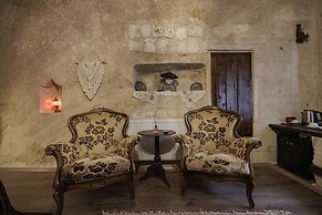 Shadow Cave House