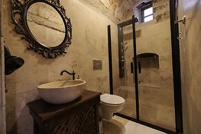 Shadow Cave House