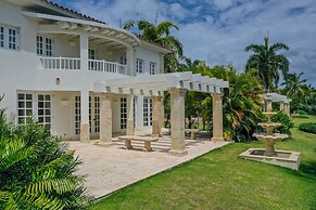Luxury 2-level villa in Punta Cana