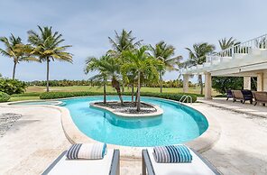 Luxury 2-level villa in Punta Cana