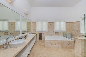 Luxury 2-level villa in Punta Cana