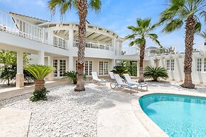 Luxury 2-level villa in Punta Cana