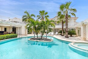 Luxury 2-level villa in Punta Cana