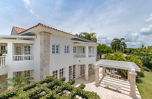 Luxury 2-level villa in Punta Cana