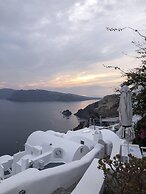 Oia Memories Suites
