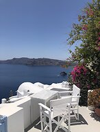 Oia Memories Suites
