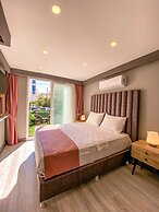 L'opera Deluxe Hotel