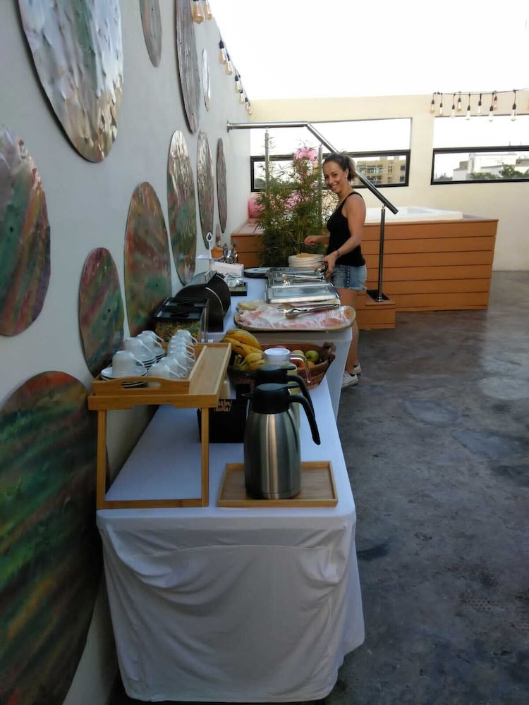 Studio 27