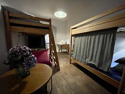 JC&BLUE Guesthouse - Hostel