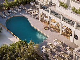 Nikon Boutique Hotel