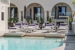 Nikon Boutique Hotel