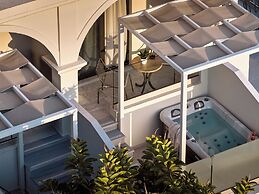 Nikon Boutique Hotel