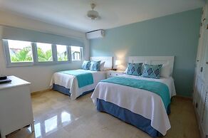 Private Villa with Pool and Golf Cart