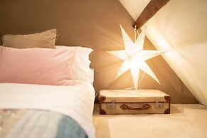 The Loft 2BR Duplex 82 Cathedral Cardiff Parking