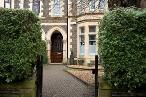 The Loft 2BR Duplex 82 Cathedral Cardiff Parking