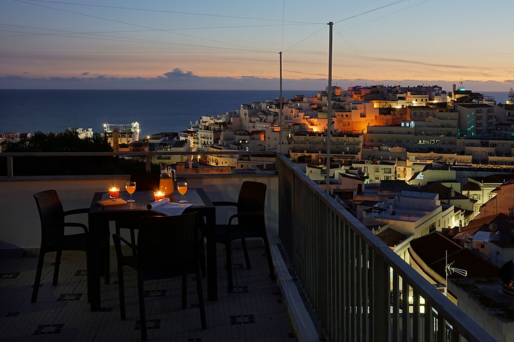Rooftop Oldtown Residence