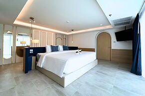 Away Bangkok Riverside Kene