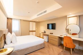 Away Bangkok Riverside Kene