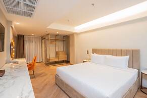 Away Bangkok Riverside Kene