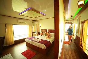 Private Houseboat