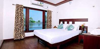 Private Houseboat