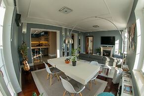Luxury Apartment Eqanimity