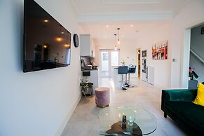Surbiton Luxury Garden House 19