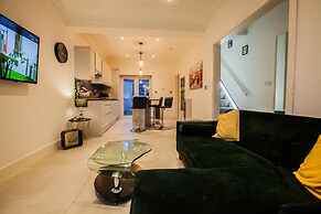 Surbiton Luxury Garden House 19