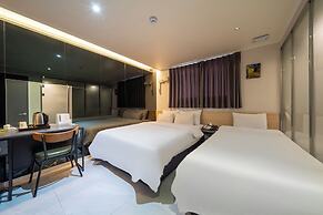 M&Lucky Hotel
