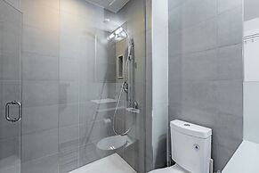 The Bay Suites MTCC CN TOWER