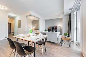 The Bay Suites MTCC CN TOWER
