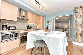 The Bay Suites MTCC CN TOWER