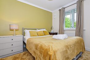 2 Bed Apartment - Sleeps 5 - Wifi - Parking - Pets