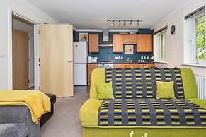 2 Bed Apartment - Sleeps 5 - Wifi - Parking - Pets