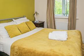 2 Bed Apartment - Sleeps 5 - Wifi - Parking - Pets