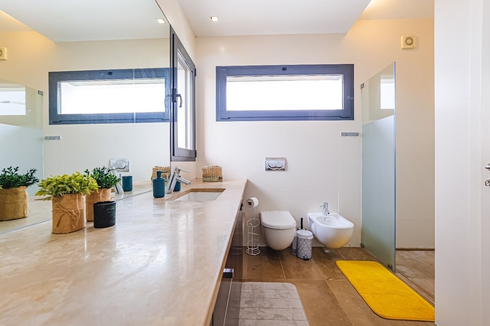 Villa-4bedroom-3bathroom-pool-petfriendly