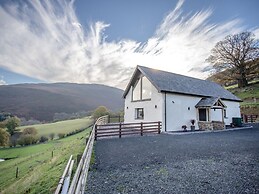 Tyn Llwyn Barn