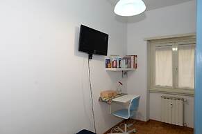 Room-single Room in Cozy and Comfortable