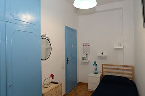 Room-single Room in Cozy and Comfortable