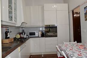 Room-single Room in Cozy and Comfortable