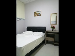 Beautiful Double Room With Ac in Kuching Center