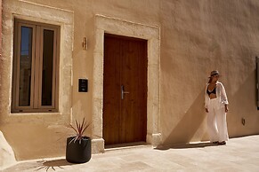 Manili Boutique Suites & Villas