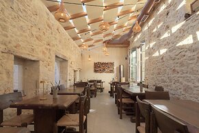 Manili Boutique Suites & Villas