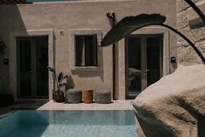 Manili Boutique Suites & Villas