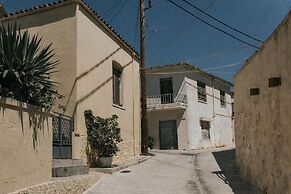 Manili Boutique Suites & Villas