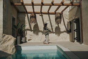 Manili Boutique Suites & Villas
