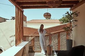 Manili Boutique Suites & Villas