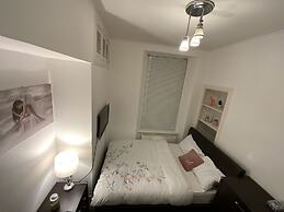Apartment - Sleeps2 - City Centre - Parking - Yard