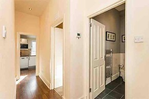 Apartment - Sleeps2 - City Centre - Parking - Yard
